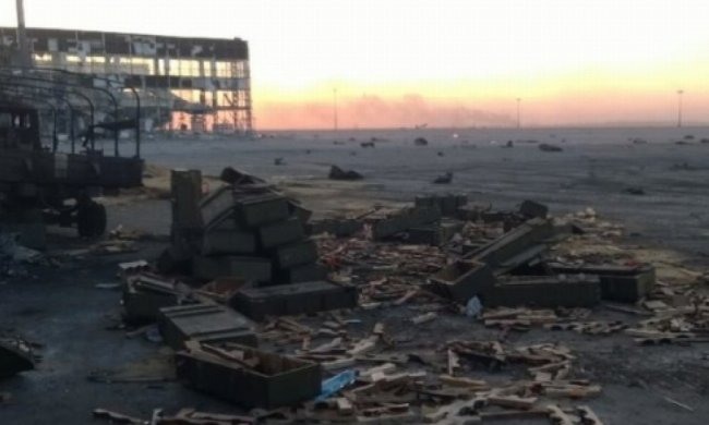 Банда Гиви пилит Донецкий аэропорт на металлолом