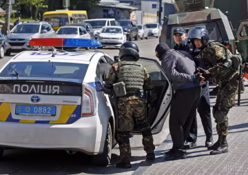 У Черкасах озброєний прокурор влаштував дебош і намагався помочитися на дівчат: "Бухущий в ср*ку"