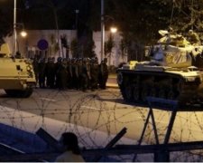 Держпереворот в Туреччині: Босфор перекритий, а в Стамбулі бойові дії