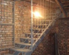 Хлопець закрив у підвалі свою дівчину