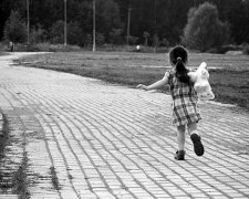 Поліція зловила 11-річну втікачку, схожу на хлопчика