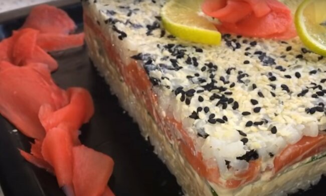 Изумительный салат-суши станет звездой праздничного стола: "Не отличить от роллов"