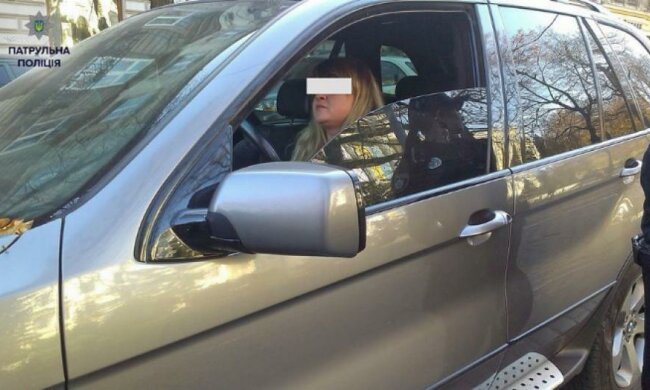 Поліція затримала п'яну жінку-водія з двома дітьми