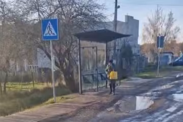 Зупинка в Брюховичах / фото: скриншот Youtube