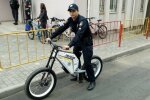Дитяча мрія - це так просто: франківські копи показали честь погонів усій Україні, - зворушливе відео