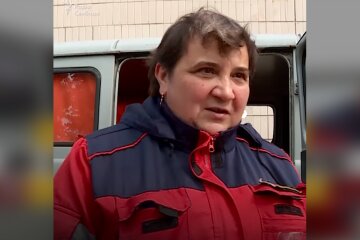 Киевские медики показали, как рискуют жизнью в разгар пандемии: ржавая "таблетка" и один защитный костюм на всю бригаду