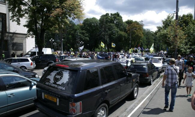 Евробляхерам пора пересаживаться на маршрутки: в Украине начали выписывать штрафы