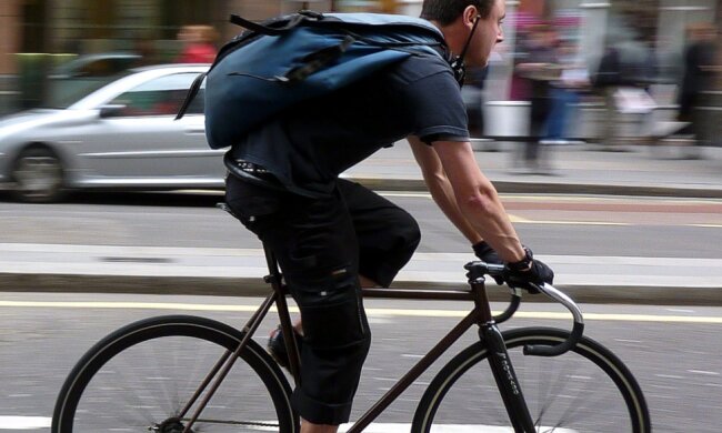 Велосипедист, фото з вільних джерел