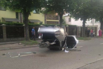 Во Львове два авто устроили масштабное ДТП, - машины вдребезги и ребенок на больничных носилках
