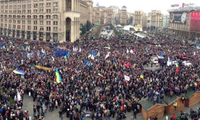 Як багато людей мешкає в Києві 