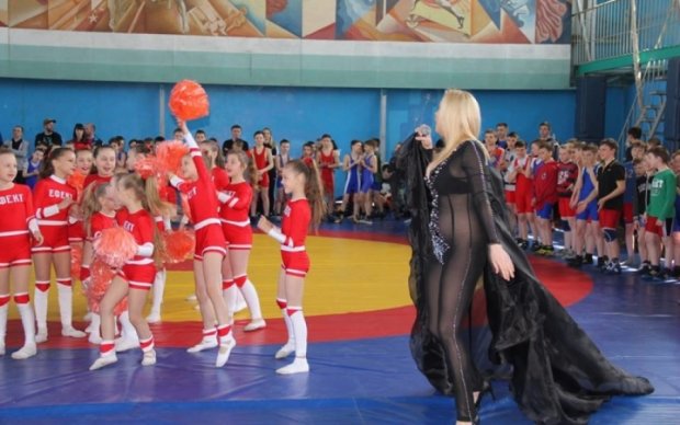 На Черниговщине певица случайно устроила детям урок "полового созревания"