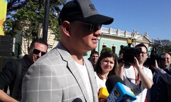 Кошевой с комом в горле рассказал о матери и родных на оккупированных территориях: "Заставили, и все"