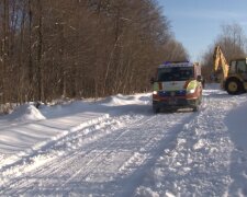 Беременная львовянка оказалась в снежном плену, врачи опустили руки: метры снега