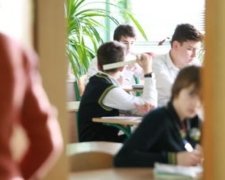 Украинских школьников ждут 12 классов и евроаттестаты