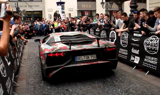 Ралі Gumball 3000. Фото скріншот з Youtube