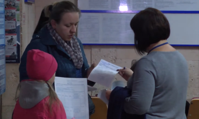 Звернення за соцдопомогою. Фото: скрін youtube