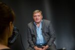 Романенко показал изнанку дела Грымчака одним стихом: "Брали за обжорство и взятку, взяли за пятку"