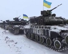 "Атлети" бруду не бояться - українські танки тепер в шоколаді: відео