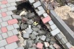 У Тернополі бруківка "втомилася" і пішла під землю: "Бігли за Надала голосувати"