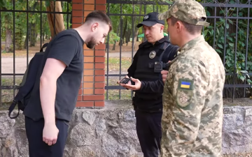 ТЦК и полиция. Фото: скрин youtube