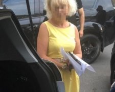Чиновницю "накрили" на хабарі просто біля міністерства