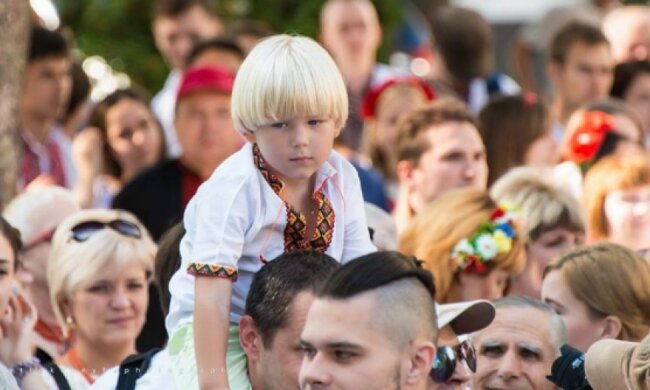 В столице состоялся Мегамарш вышиванок (фото)