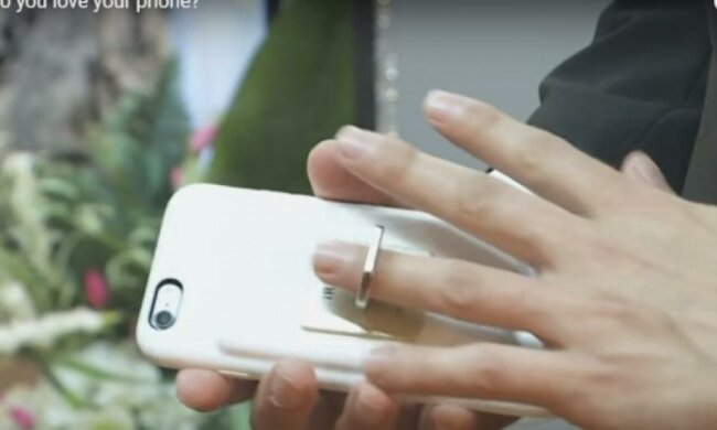 Чоловік взяв за дружину iPhone