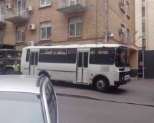 Центр Києва заполонила військова техніка