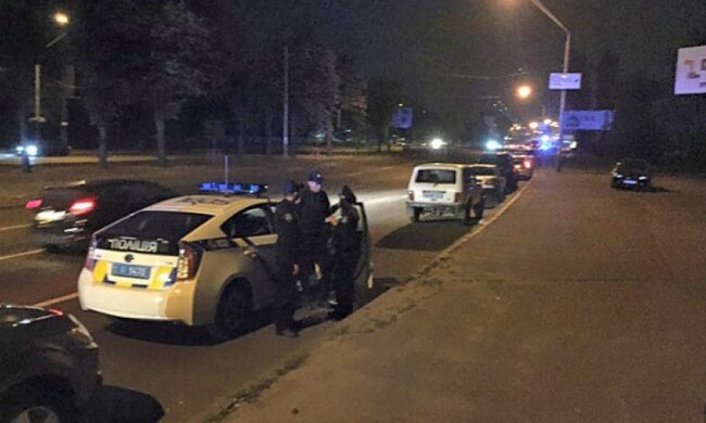 У київському парку з пістолета поранили двох людей