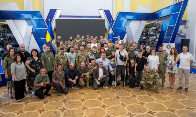 К 35-й годовщине Независимости Украины Кличко вручил награды украинским защитникам