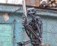 Запорожець продає металевого Термінатора за ціною б/в авто