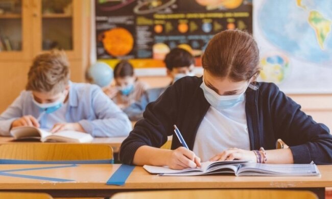 Графік весняних та літніх канікул в українських школярів у 2022 році: скільки і коли відпочиватимуть діти