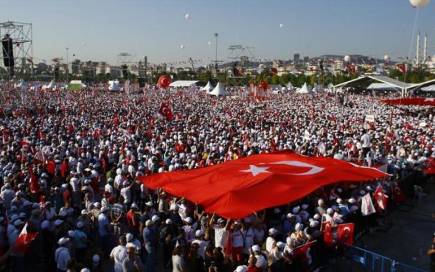 Турки пішли "Майданом" на Ердогана