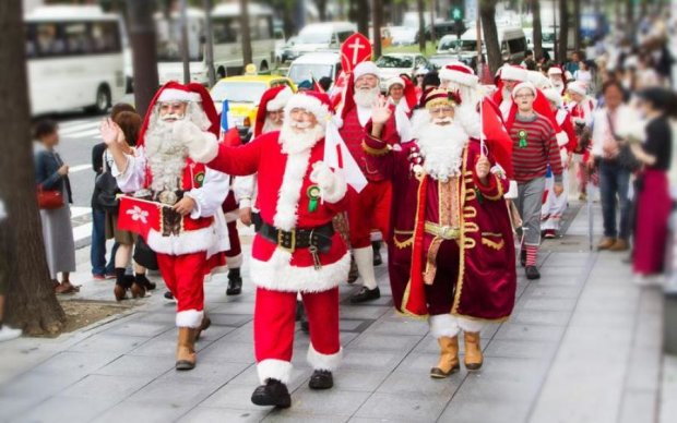 Рождество в июле: зачем в Данию слетелись толстяки в красных кафтанах