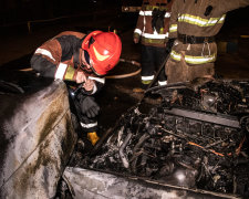 На євробляхерів відкрили полювання: від машин лишається купа попелу