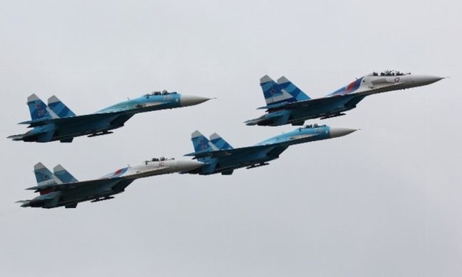 Російські літаки літають пачками - очевидці в Криму