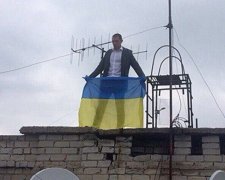 Патриоты Донбасса установили новый флаг Украины на высотке