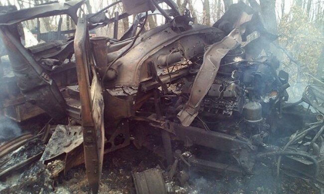 Авто з бійцями АТО підірвалося на Донбасі (фото)