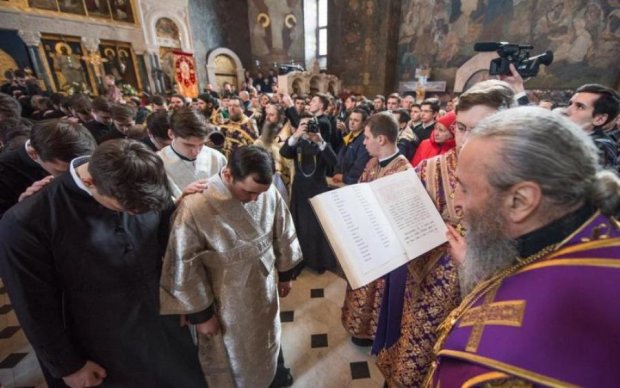 Украинское духовенство дружно "легло под Путина"