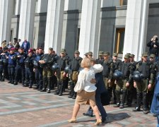 Солодке від Шкрум, обійми Луценко та Тимошенко нарозхват: найнезвичайніші кадри з Верховної Ради