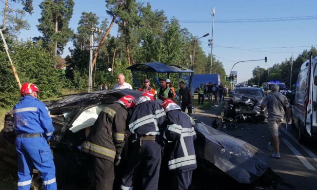 Три трупа, шесть пострадавших: шокирующее ДТП под Киевом