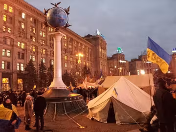 Невідомі у балаклавах знесли намети на Майдані - МВС