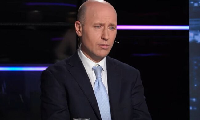 Тему повернення Порошенка до України зараз розкручують у ЗМІ обидві сторони, - Руслан Бізяєв