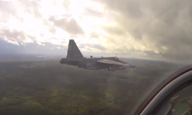 Літак-винищувач. Фото: скриншот Youtube