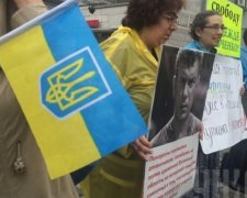 Москвичи под дождем протестовали против войны с Украиной