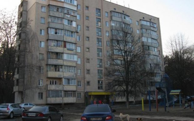 В Киеве массивная решетка разбила голову годовалому ребенку