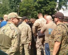 Чиновники цинично вышвырнули героя АТО