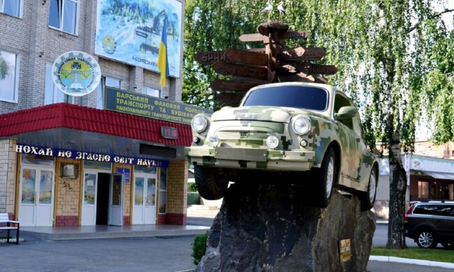 Памятник "горбатому". Фото: скриншот Facebook