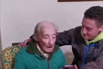 100-летний фанат Месси, кадр из видео