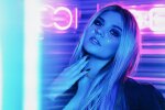 Внучка Боярского пришла в музыку в короткой юбке и с чулками: "Упс, плохая девочка"